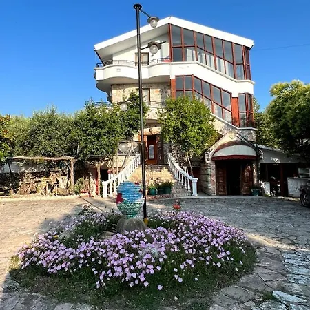 Hotel Orikum فندق